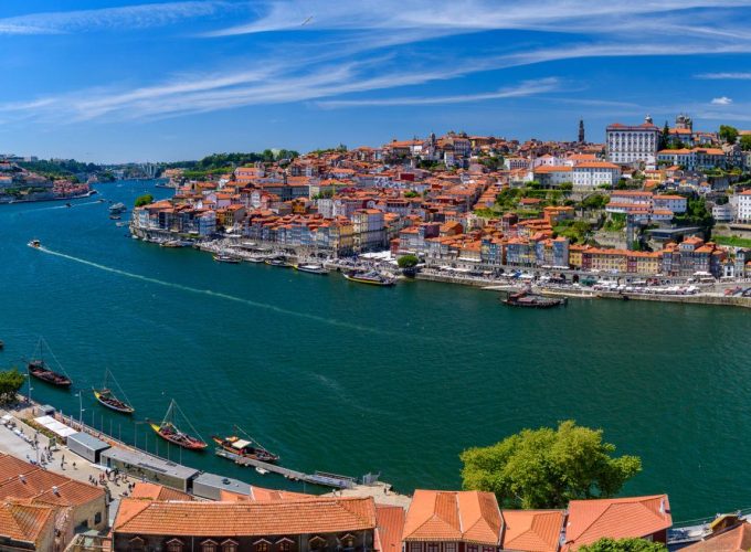 Douro çayı, Dom Luís I körpüsü və tarixi şəhər mənzərəsi