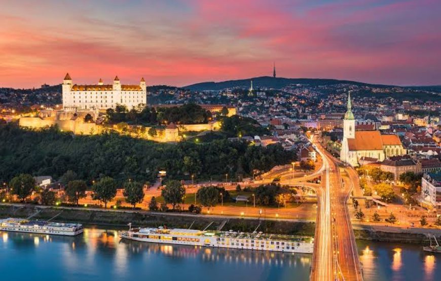 Bratislava Yeni İl Turu 2027 – Slovakiyada Yeni İl Səyahəti 🎄✨